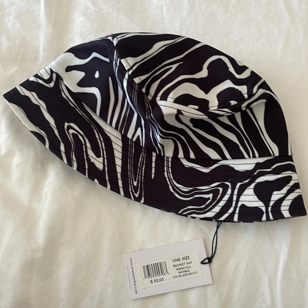 NWT bucket hat